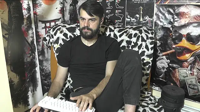 Snapshot of 00george chatting on May 26, 11:39 am 00george online show from May 26, 11:39 am