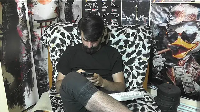 Snapshot of 00george chatting on May 26, 11:45 pm 00george online show from May 26, 11:45 pm
