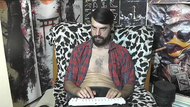 Snapshot of 00george chatting on May 27, 5:32 pm 00george online show from May 27, 5:32 pm