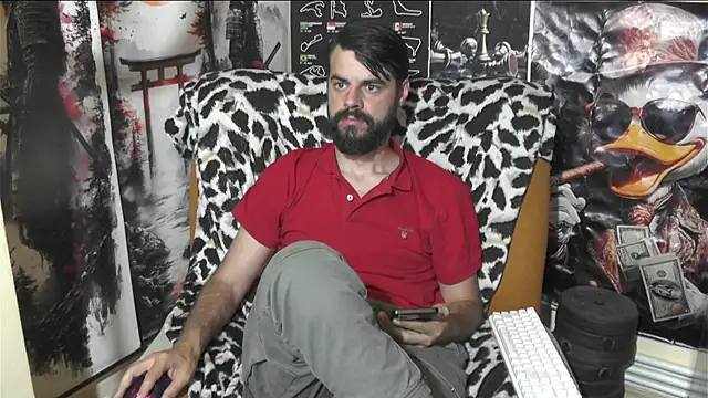 Snapshot of 00george chatting on May 30, 3:03 am 00george online show from May 30, 3:03 am