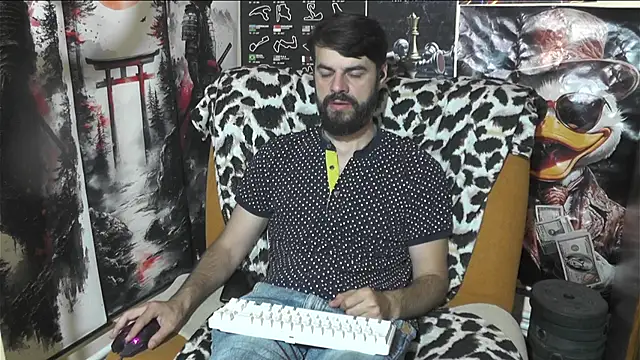 Snapshot of 00george chatting on June 2, 6:10 pm 00george online show from June 2, 6:10 pm