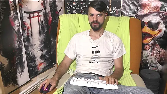 Snapshot of 00george chatting on June 7, 9:07 pm 00george online show from June 7, 9:07 pm