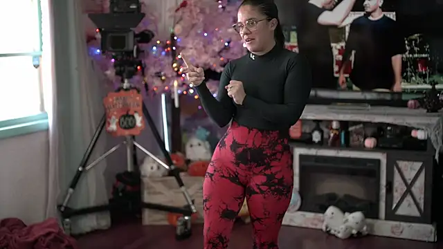 Snapshot of Nikki_Torres chatting on October 20, 5:24 pm Nikki Torres online show from October 20, 5:24 pm