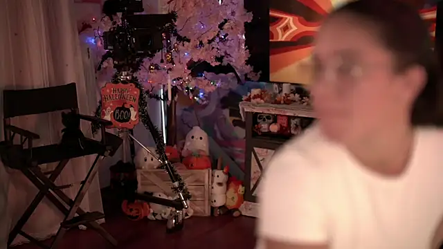 Snapshot of Nikki_Torres chatting on November 6, 1:50 am Nikki Torres online show from November 6, 1:50 am