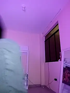 Snapshot of Latin_summer chatting on December 12, 1:32 am Latin summer online show from December 12, 1:32 am