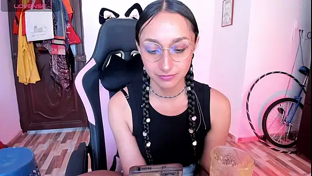 Snapshot of adrena_10 chatting on April 27, 4:27 pm adrena 10 online show from April 27, 4:27 pm