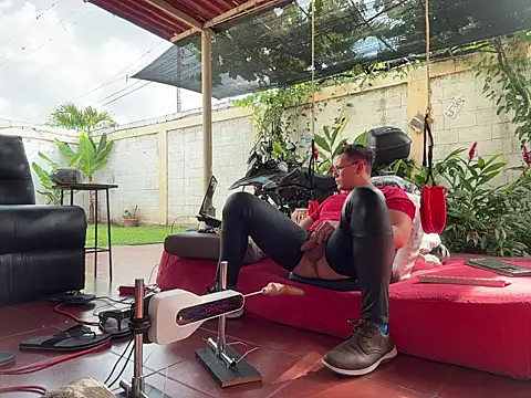 Snapshot of simon_and_david chatting on February 21, 8:32 pm simon and david online show from February 21, 8:32 pm