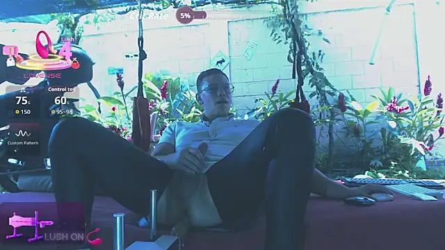 Snapshot of simon_and_david chatting on February 26, 6:07 pm simon and david online show from February 26, 6:07 pm