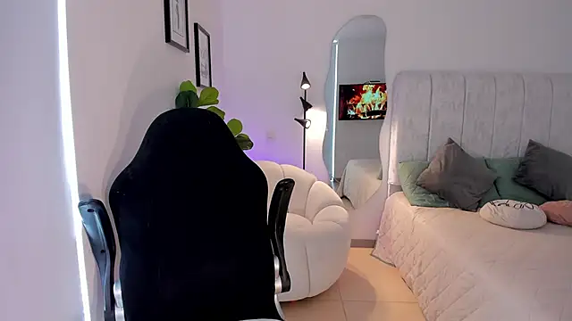 AmyWood online show from April 8, 7:58 pm