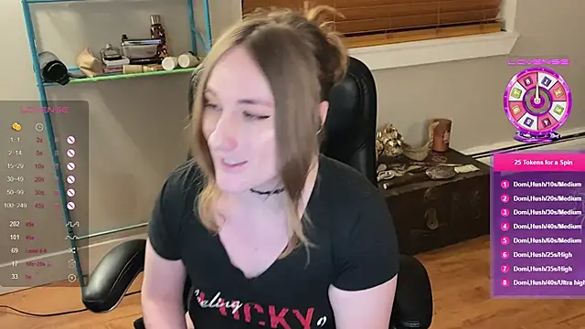 luluvaladon online show from February 3, 1:41 am