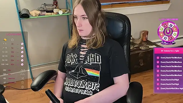 luluvaladon online show from February 19, 12:14 am