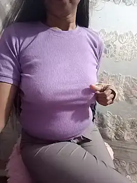 Snapshot of Mini865433 chatting on December 6, 5:33 pm Mini865433 online show from December 6, 5:33 pm