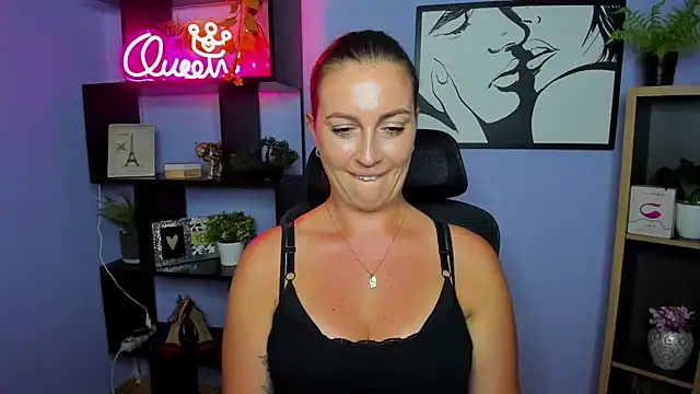Snapshot of FUN_AMI chatting on June 25, 1:15 pm FUN AMI online show from June 25, 1:15 pm