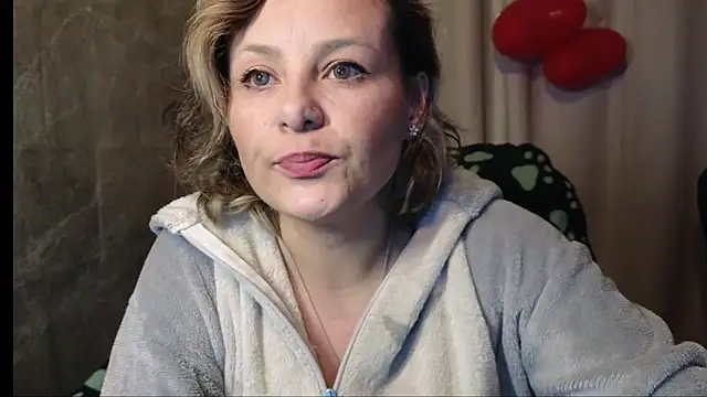 Snapshot of dagny-jo chatting on March 8, 3:39 am dagny-jo online show from March 8, 3:39 am