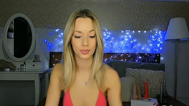 MiaBeeXX online show from October 6, 10:45 am