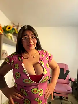 Snapshot of vaneelee chatting on October 9, 2:31 am vaneelee online show from October 9, 2:31 am