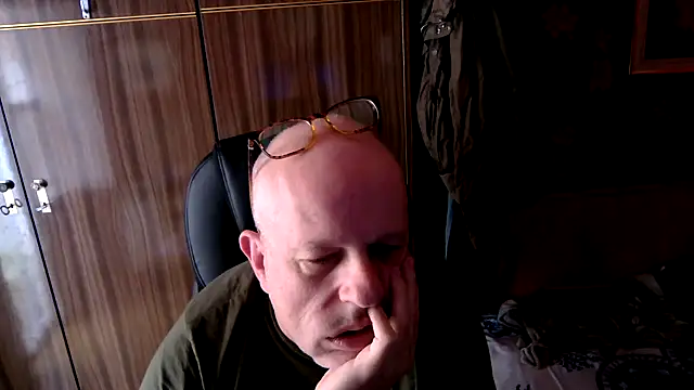 Snapshot of jgs54 chatting on June 11, 10:24 am jgs54 online show from June 11, 10:24 am