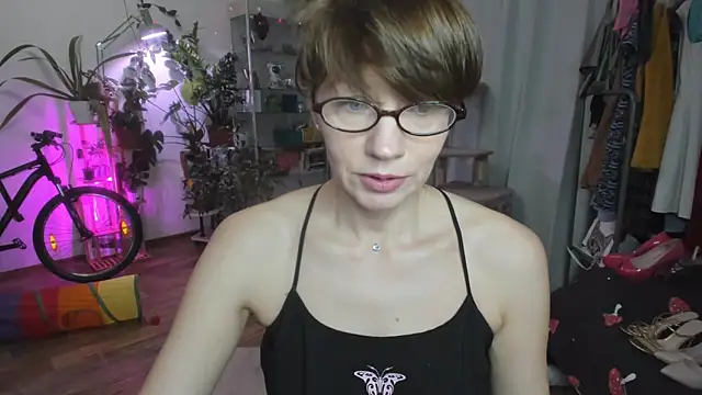 Snapshot of Constancia_pure chatting on January 27, 11:43 am Constancia pure online show from January 27, 11:43 am