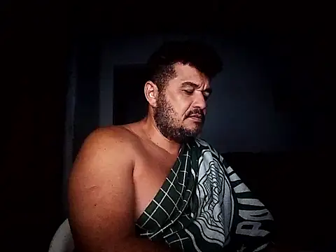 Snapshot of tarra122 chatting on February 22, 3:07 am tarra122 online show from February 22, 3:07 am