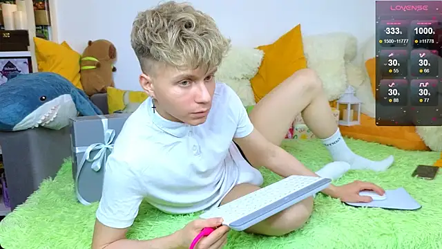 LandelRay online show from April 4, 8:12 am