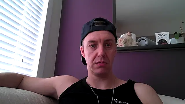 Snapshot of ploki2180 chatting on March 9, 11:36 am ploki2180 online show from March 9, 11:36 am