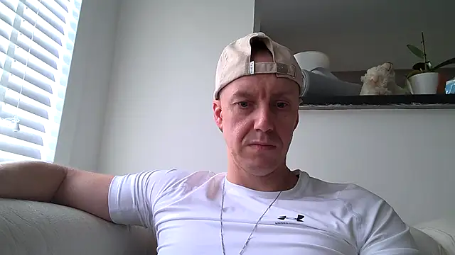 Snapshot of ploki2180 chatting on October 26, 12:33 pm ploki2180 online show from October 26, 12:33 pm