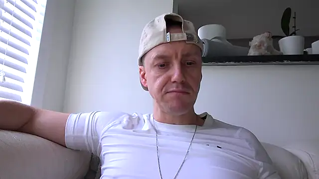 Snapshot of ploki2180 chatting on November 2, 2:52 pm ploki2180 online show from November 2, 2:52 pm