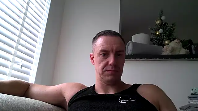 Snapshot of ploki2180 chatting on January 11, 12:43 pm ploki2180 online show from January 11, 12:43 pm