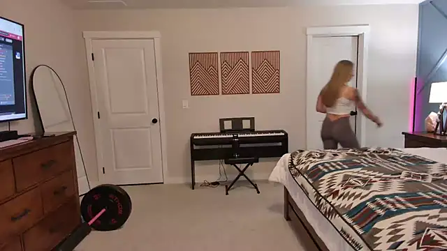 Snapshot of xxyourgirlblair chatting on February 26, 5:20 am xxyourgirlblair online show from February 26, 5:20 am