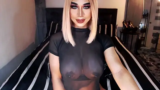 Snapshot of MassiveCockxMistress chatting on May 15, 11:01 pm MassiveCockxMistress online show from May 15, 11:01 pm