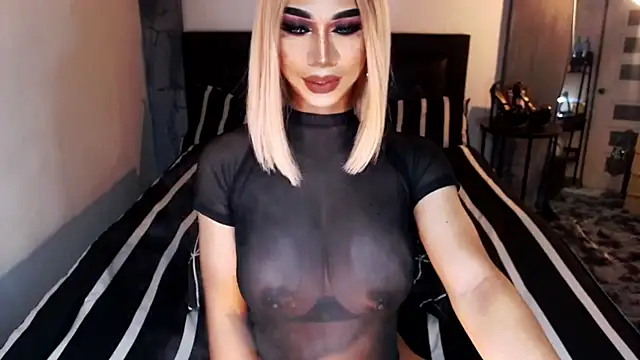 Snapshot of MassiveCockxMistress chatting on May 24, 4:28 am MassiveCockxMistress online show from May 24, 4:28 am