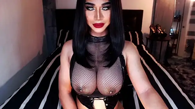 Snapshot of MassiveCockxMistress chatting on May 29, 5:27 am MassiveCockxMistress online show from May 29, 5:27 am