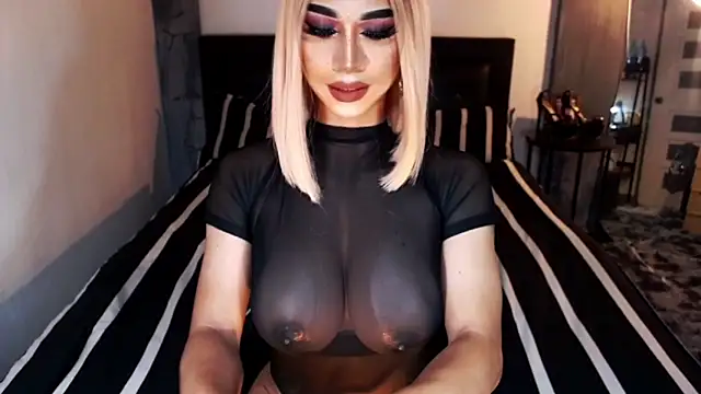 Snapshot of MassiveCockxMistress chatting on June 7, 4:44 pm MassiveCockxMistress online show from June 7, 4:44 pm