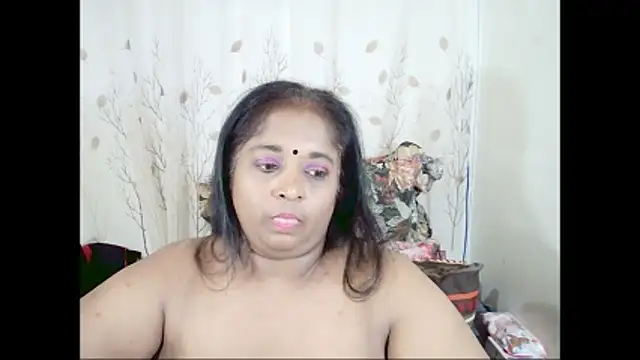 Snapshot of Indiantasha chatting on April 28, 2:27 am Indiantasha online show from April 28, 2:27 am