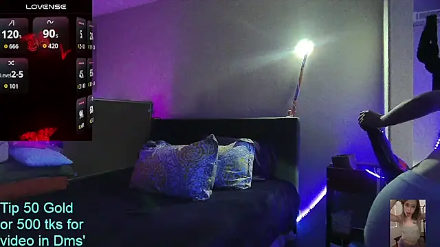 Snapshot of Blondiewithanass chatting on June 24, 3:38 am Blondiewithanass online show from June 24, 3:38 am