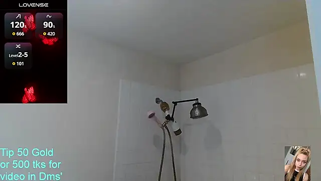 Snapshot of Blondiewithanass chatting on June 27, 1:10 am Blondiewithanass online show from June 27, 1:10 am
