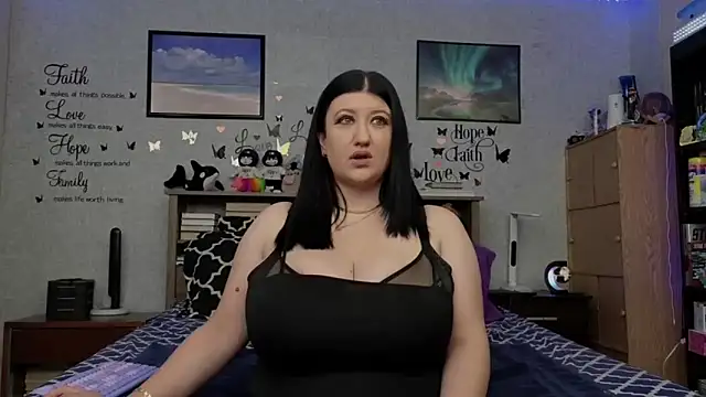 Snapshot of Rayna chatting on January 9, 12:57 am Rayna online show from January 9, 12:57 am