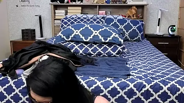 Snapshot of Rayna chatting on February 21, 1:22 am Rayna online show from February 21, 1:22 am