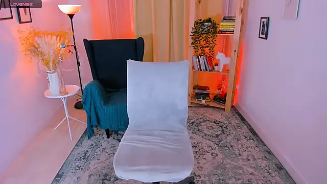 Laly Peach online show from December 19, 7:40 pm