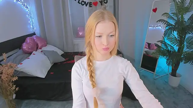 Laly Peach online show from February 17, 4:15 pm