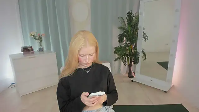 Laly Peach online show from June 16, 11:57 am