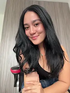 Snapshot of Nina_lovi chatting on July 9, 8:35 pm Nina lovi online show from July 9, 8:35 pm
