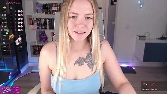 Snapshot of Emma_Bryan chatting on September 19, 6:30 pm Emma Bryan online show from September 19, 6:30 pm