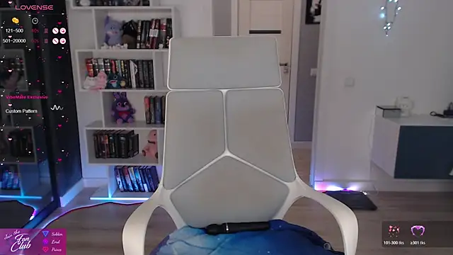 Emma Bryan online show from October 25, 6:46 pm