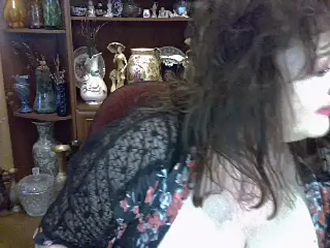 Snapshot of ElenaZed chatting on June 18, 6:35 am ElenaZed online show from June 18, 6:35 am