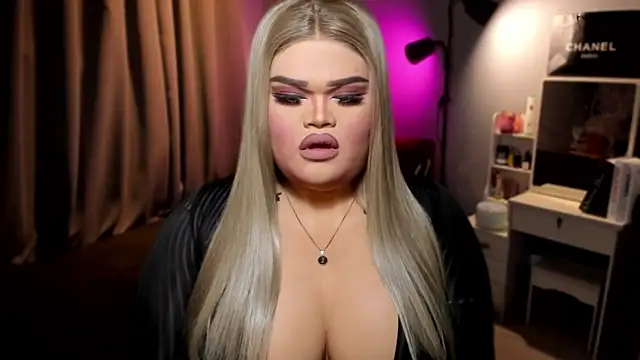 KarolinaThompson online show from December 3, 6:38 pm