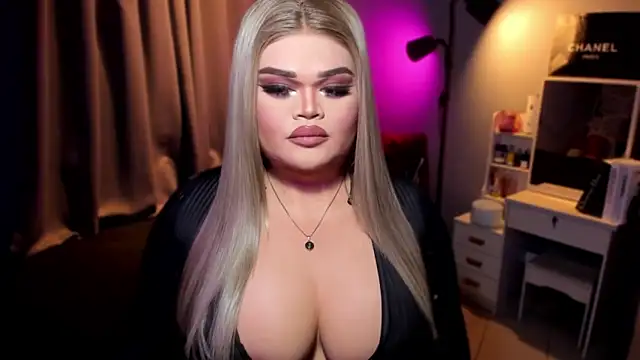 KarolinaThompson online show from December 6, 6:04 am