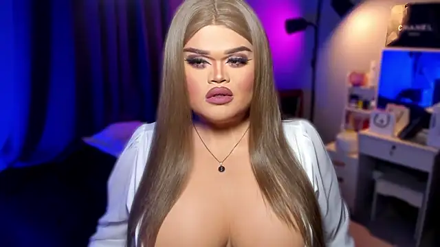 KarolinaThompson online show from December 21, 5:36 am