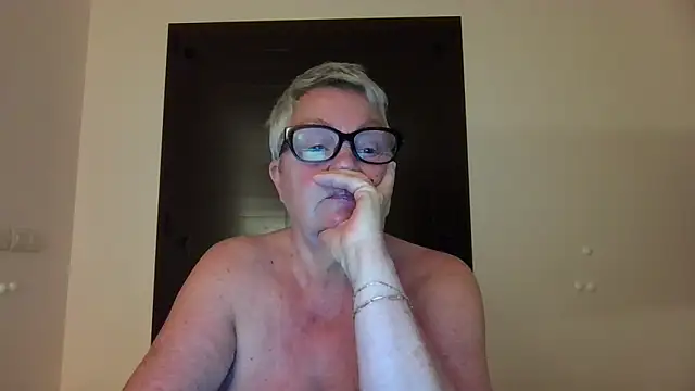 GrannyChrissy68 online show from October 2, 9:22 pm