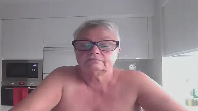 GrannyChrissy68 online show from October 9, 7:45 pm